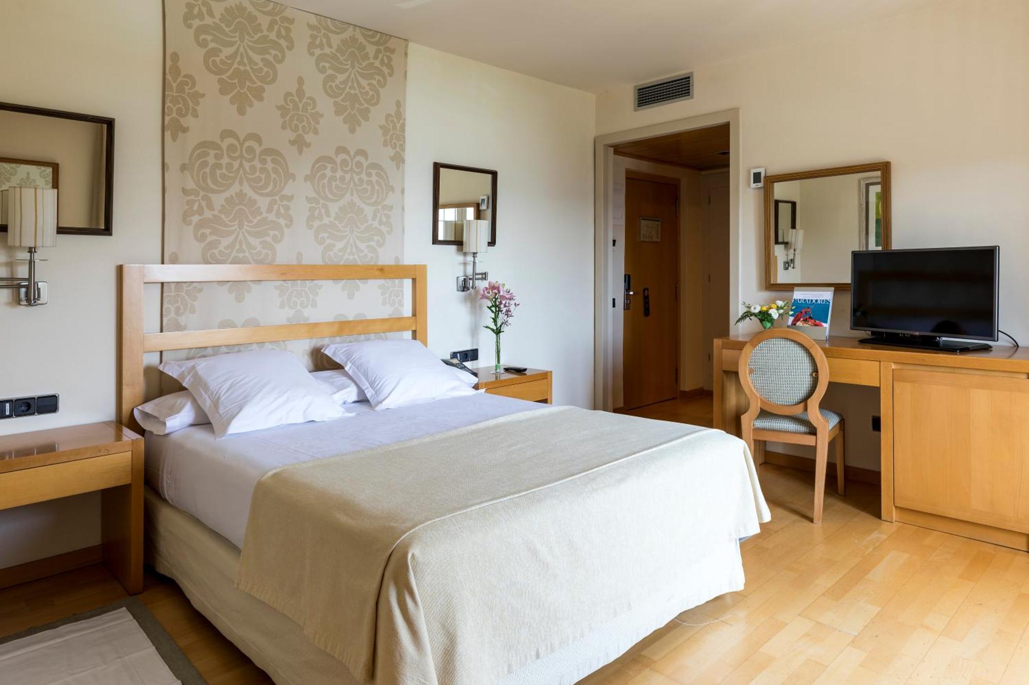 Parador De Vic-Sau Tavernoles Eksteriør billede