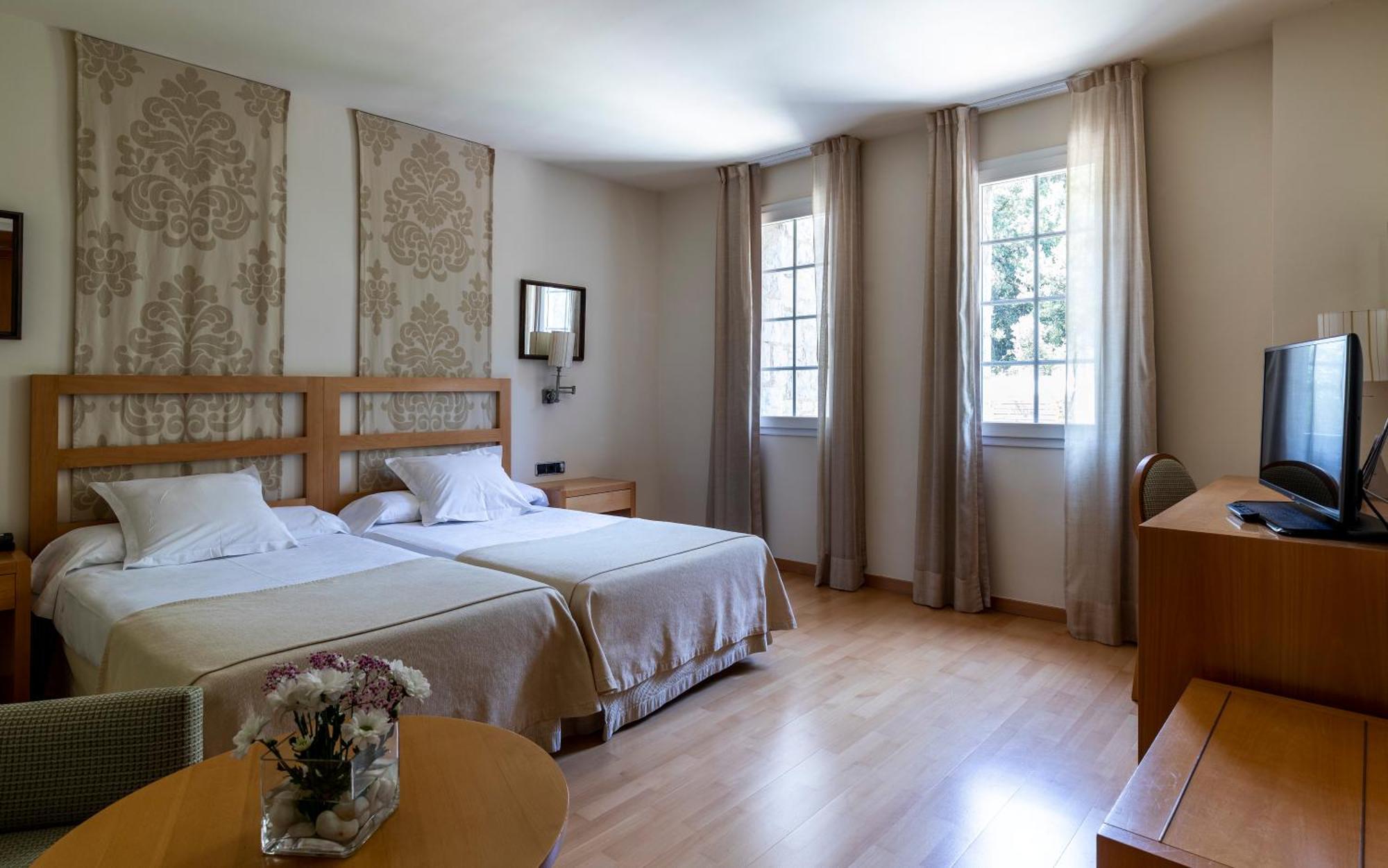 Parador De Vic-Sau Tavernoles Eksteriør billede
