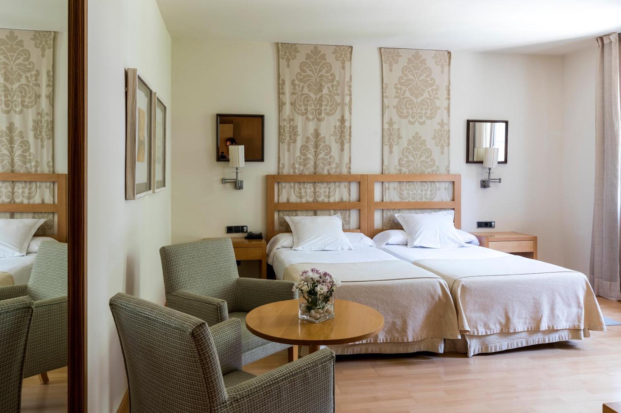 Parador De Vic-Sau Tavernoles Eksteriør billede