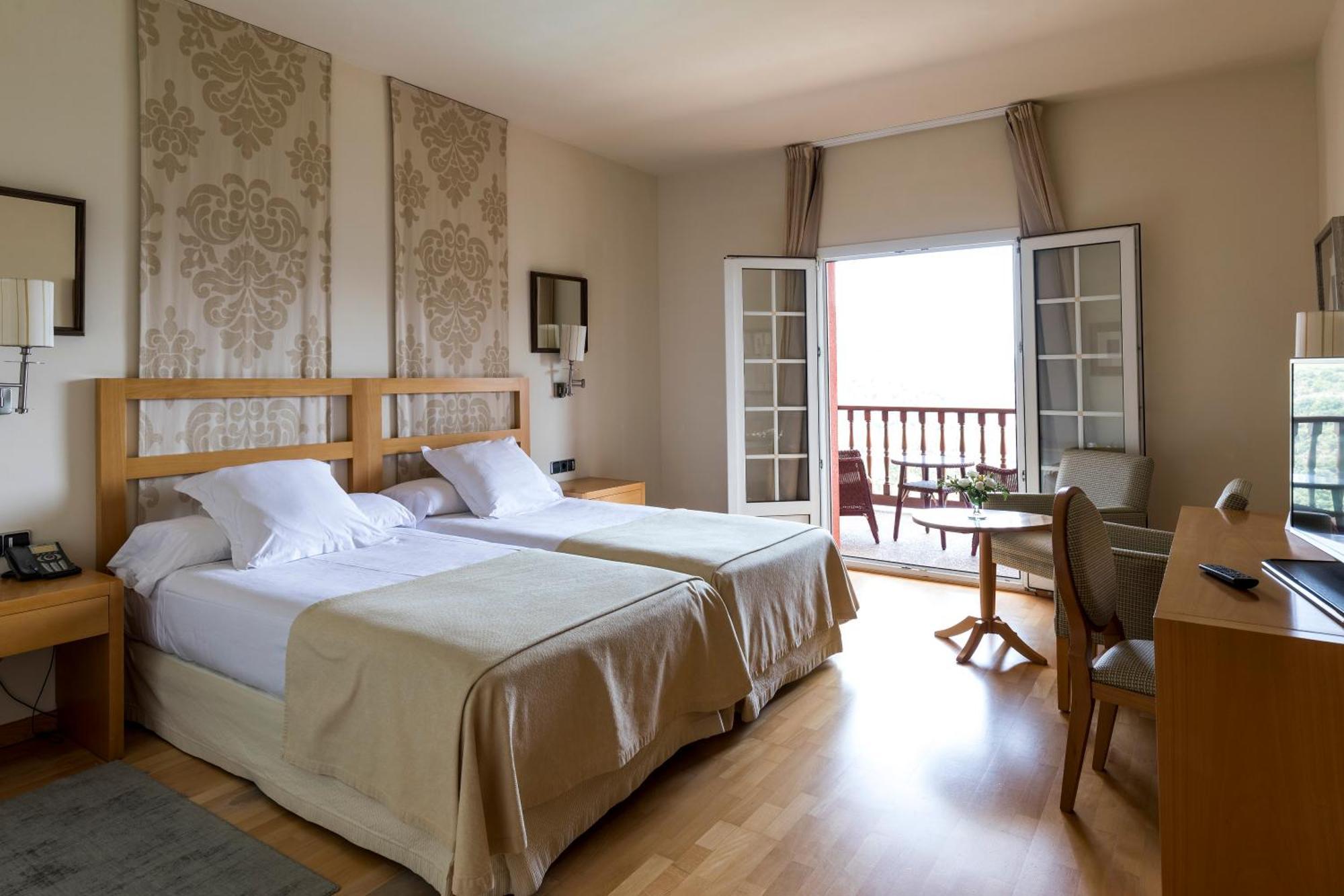 Parador De Vic-Sau Tavernoles Eksteriør billede